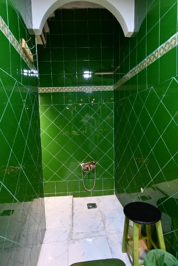 Riad Alkatib مكناز المظهر الخارجي الصورة