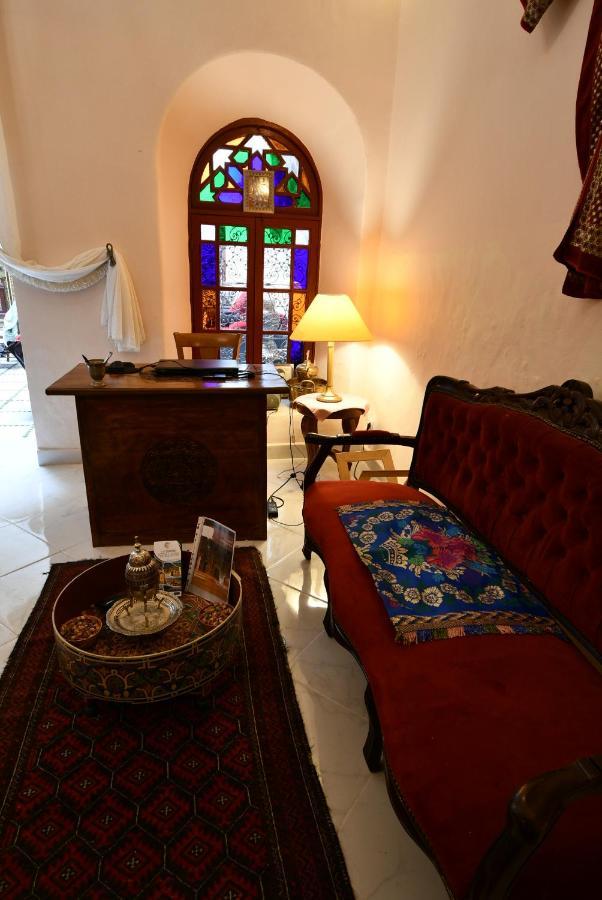 Riad Alkatib مكناز المظهر الخارجي الصورة